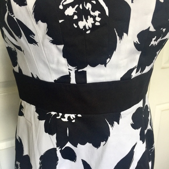 White House Black Market Floral Sheath Dress - Picture 3 of 9